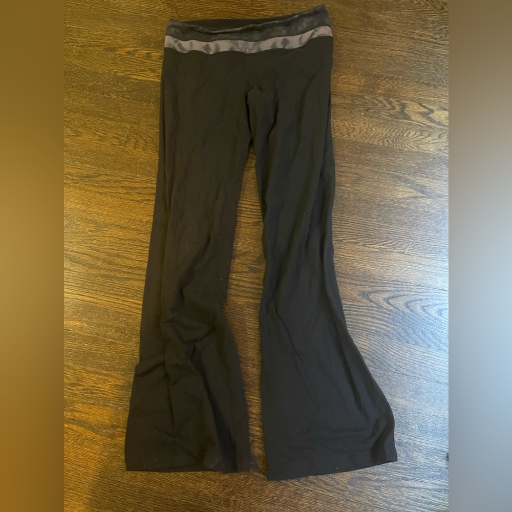 Lululemon Wunderunder flare leg Reversible 28” Size 8